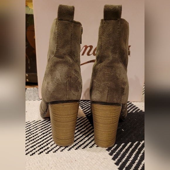 Candies Olive colored, size 7, Shoe Boot - Picture 4 of 6